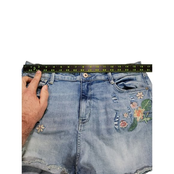 Arizona Jeans Co. Juniors Denim Shorts Distressed/Thrashed Blue Floral - Picture 4 of 4